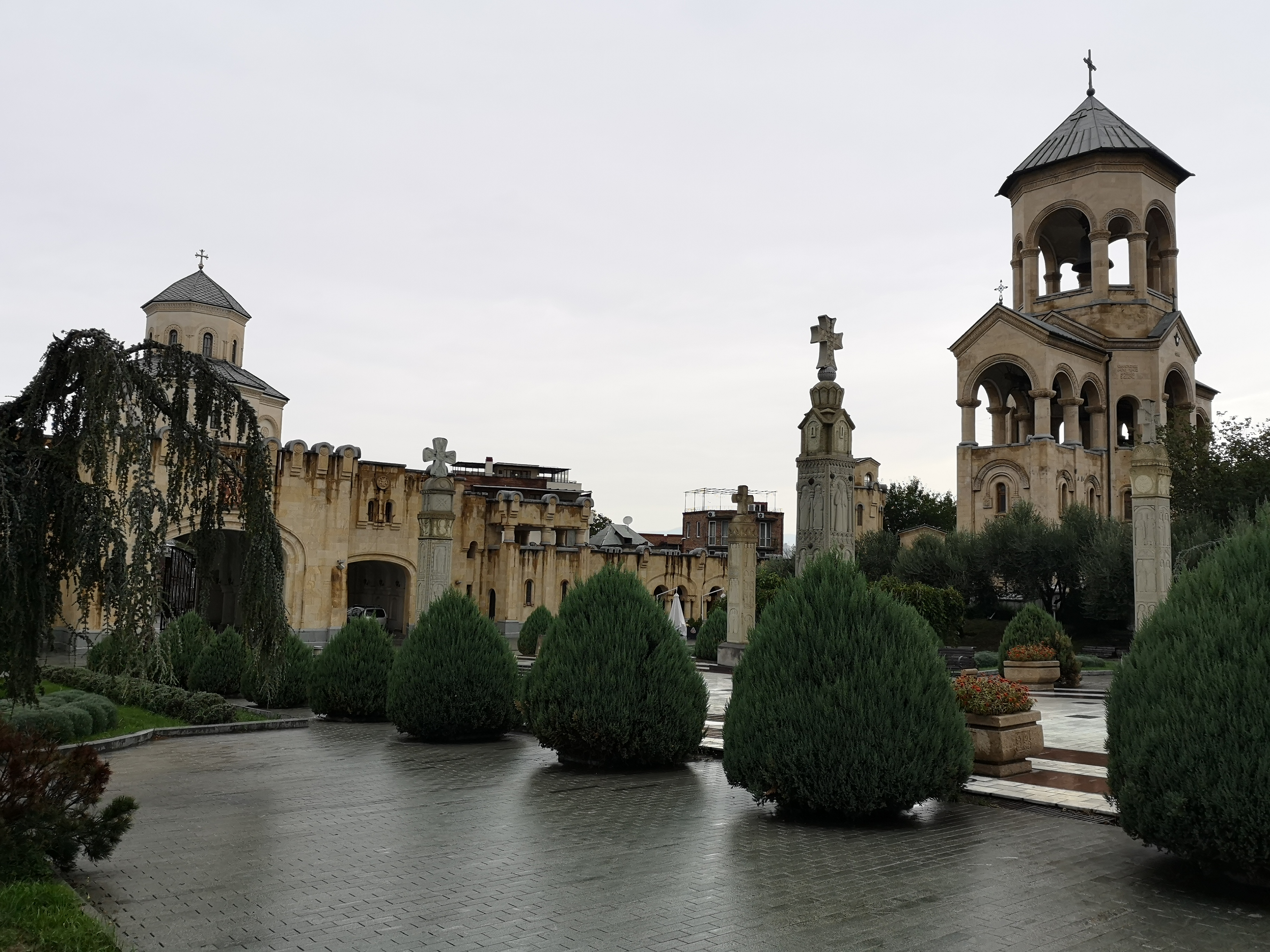 სამრეკლო და მიმდებარე ბაღები